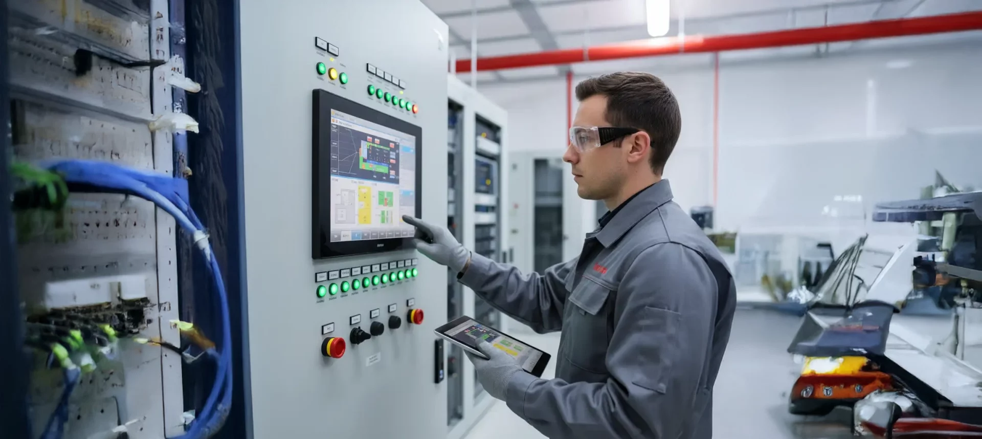 Panel fire alarm system addressable yang menunjukkan deteksi kebakaran secara real-time